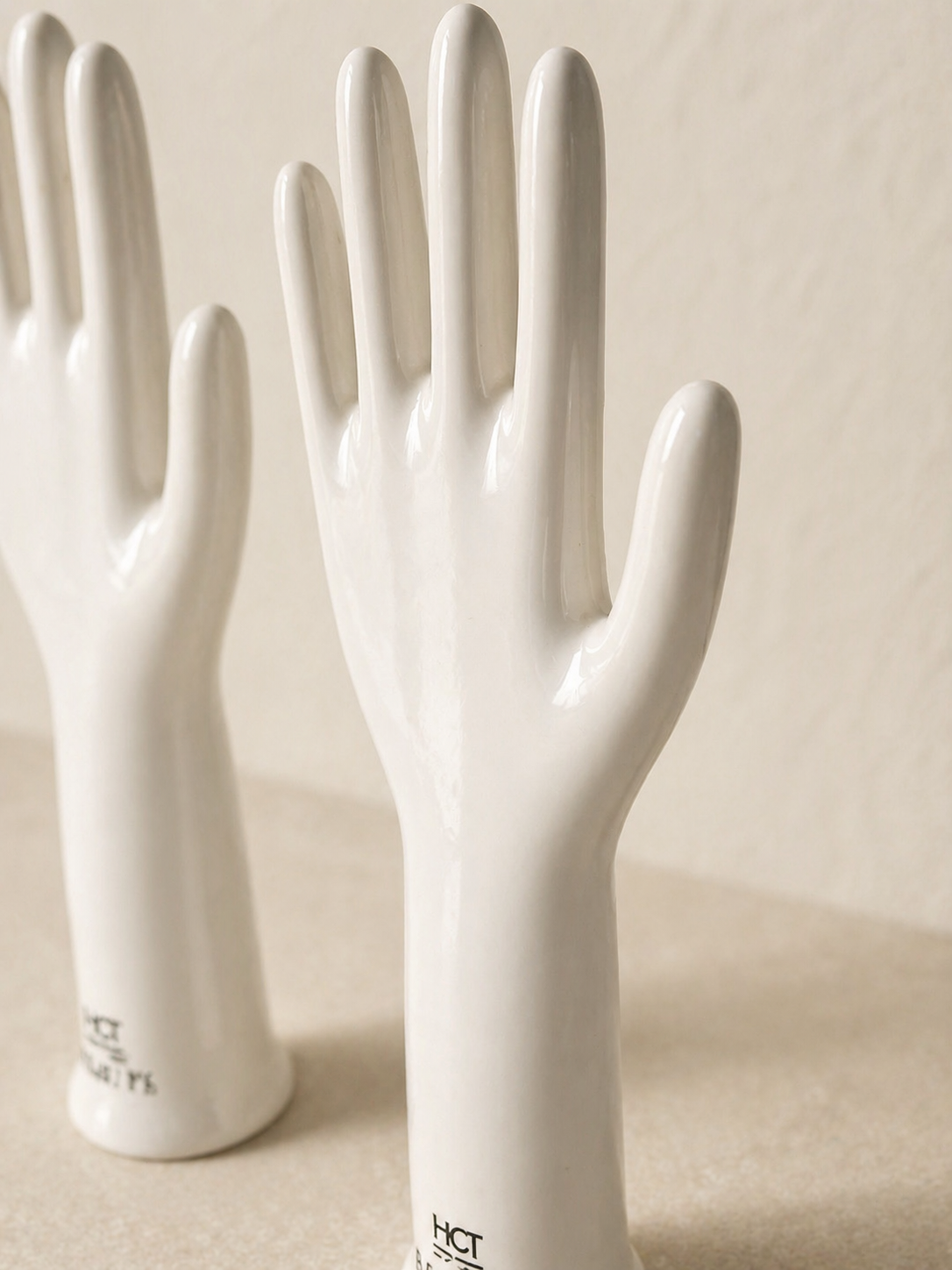 PAREJA DE MOLDES PARA GUANTES EN PORCELANA