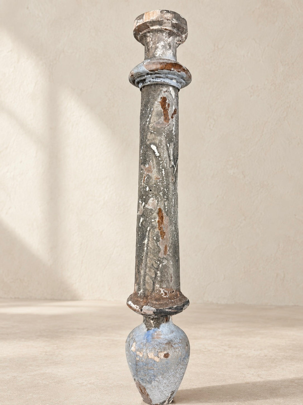 PAREJA DE ELEMENTOS DE MADERA POLICROMADA CON COLUMNA ABALAUSTRADA S.XIX