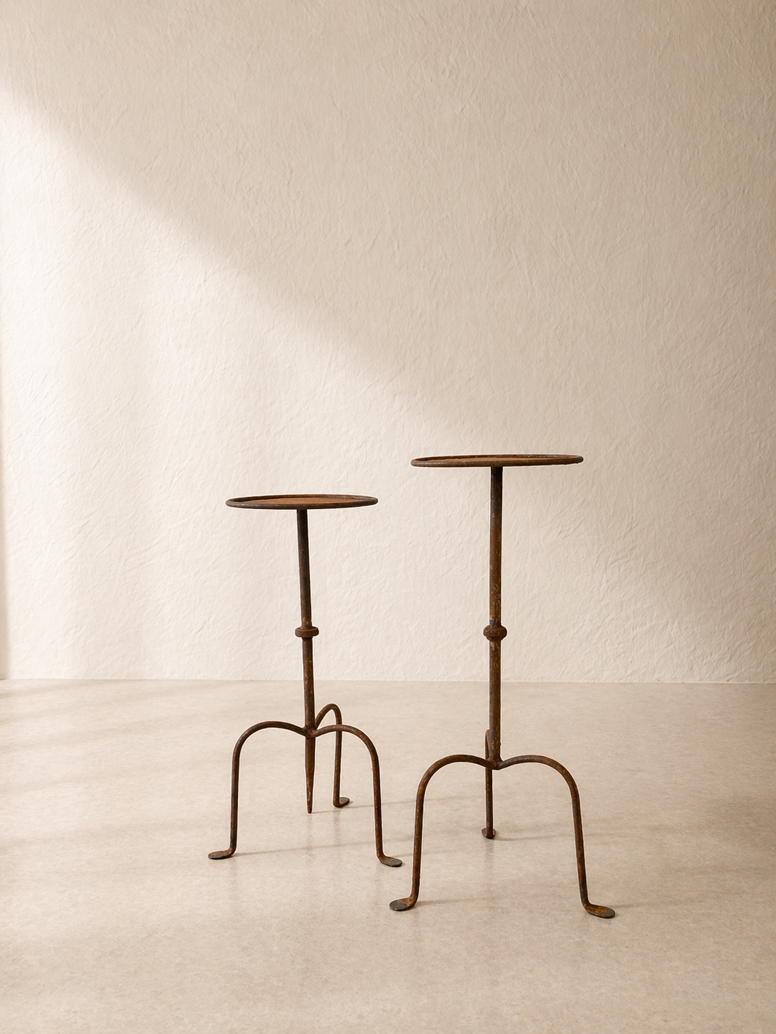 MESA MARTINI ARTESANAL DE HIERRO FORJADO CON PÁTINA