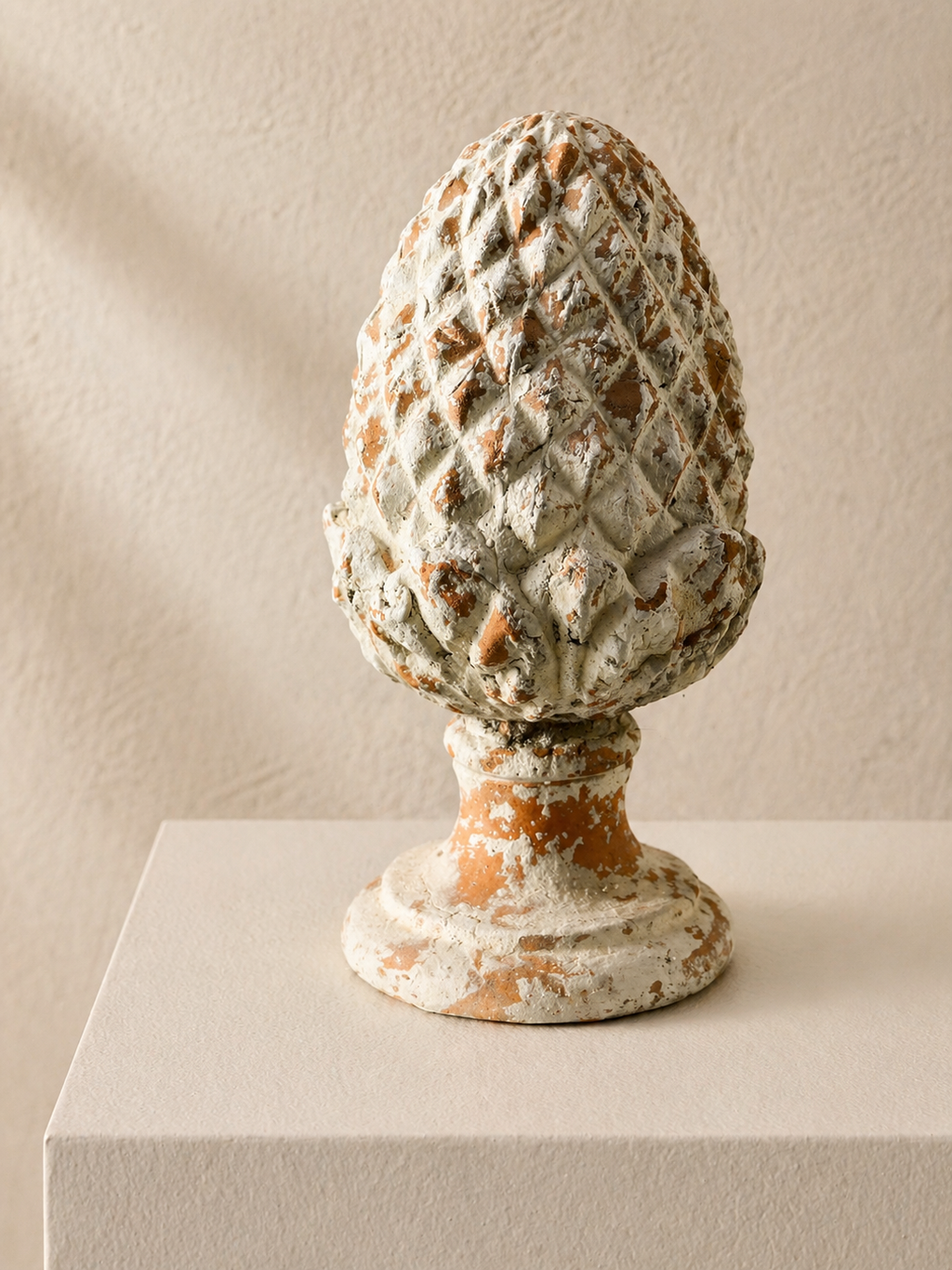 PIÑA DECORATIVA EN TERRACOTA PATINADA