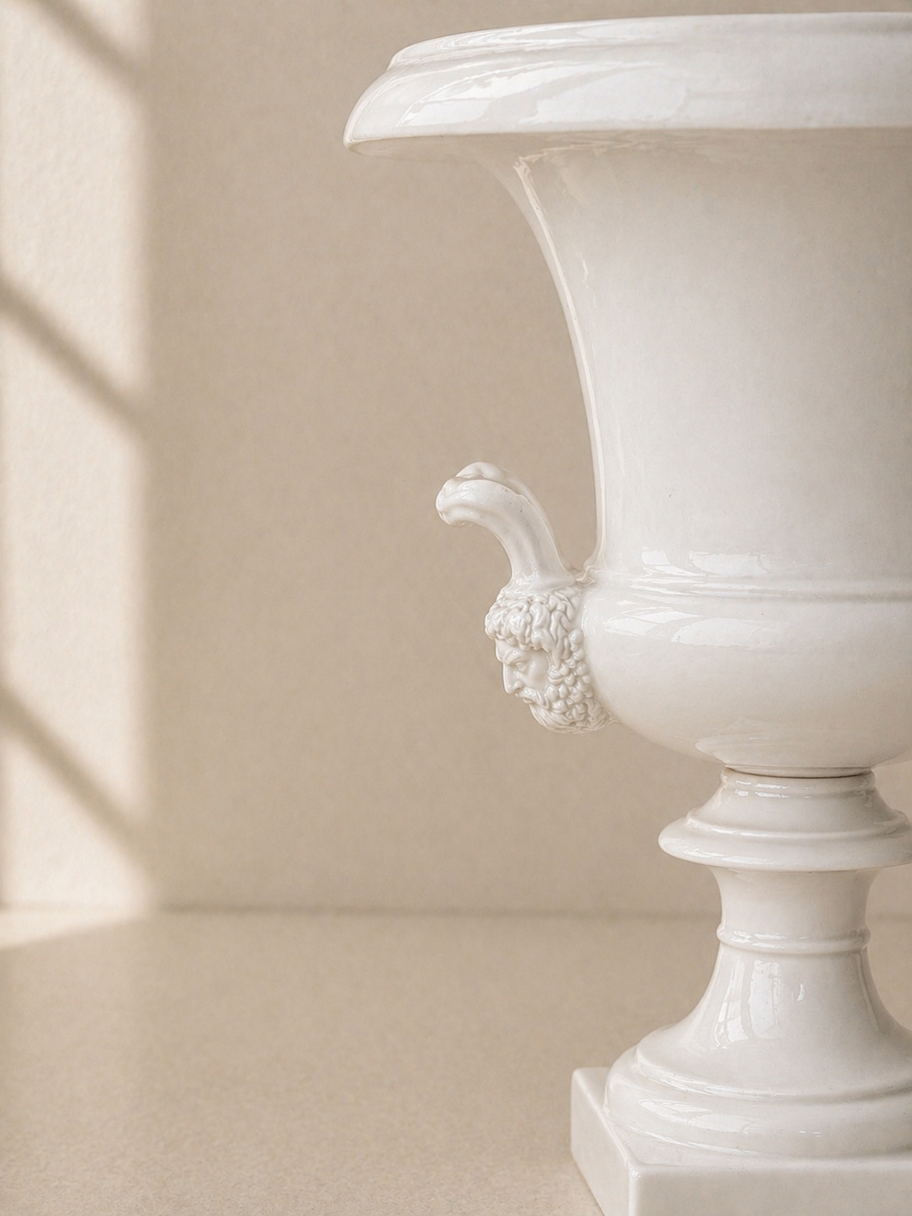 COPA DE ESTILO NEOCLÁSICO EN PORCELANA S.XIX