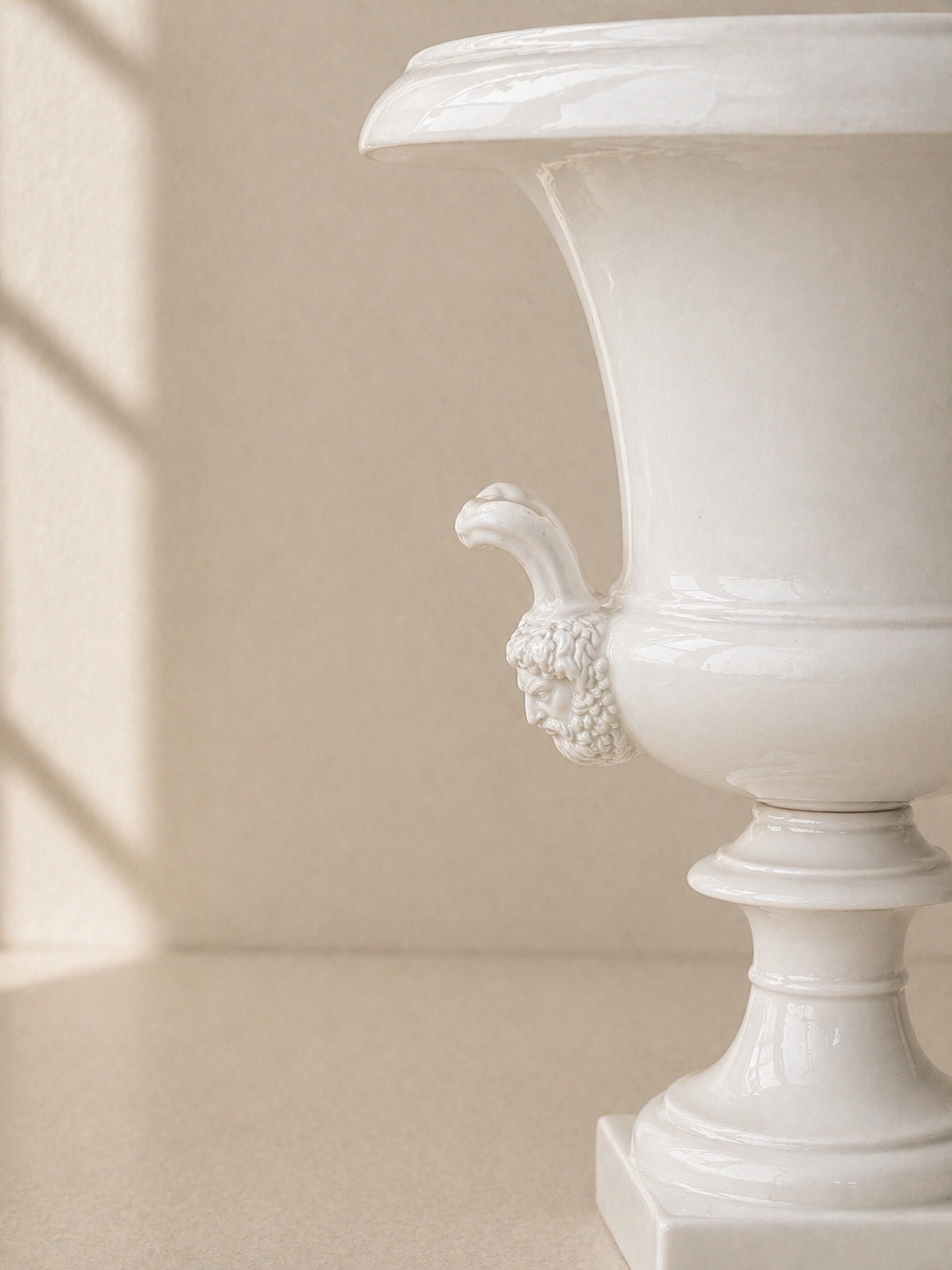 COPA DE ESTILO NEOCLÁSICO EN PORCELANA S.XIX
