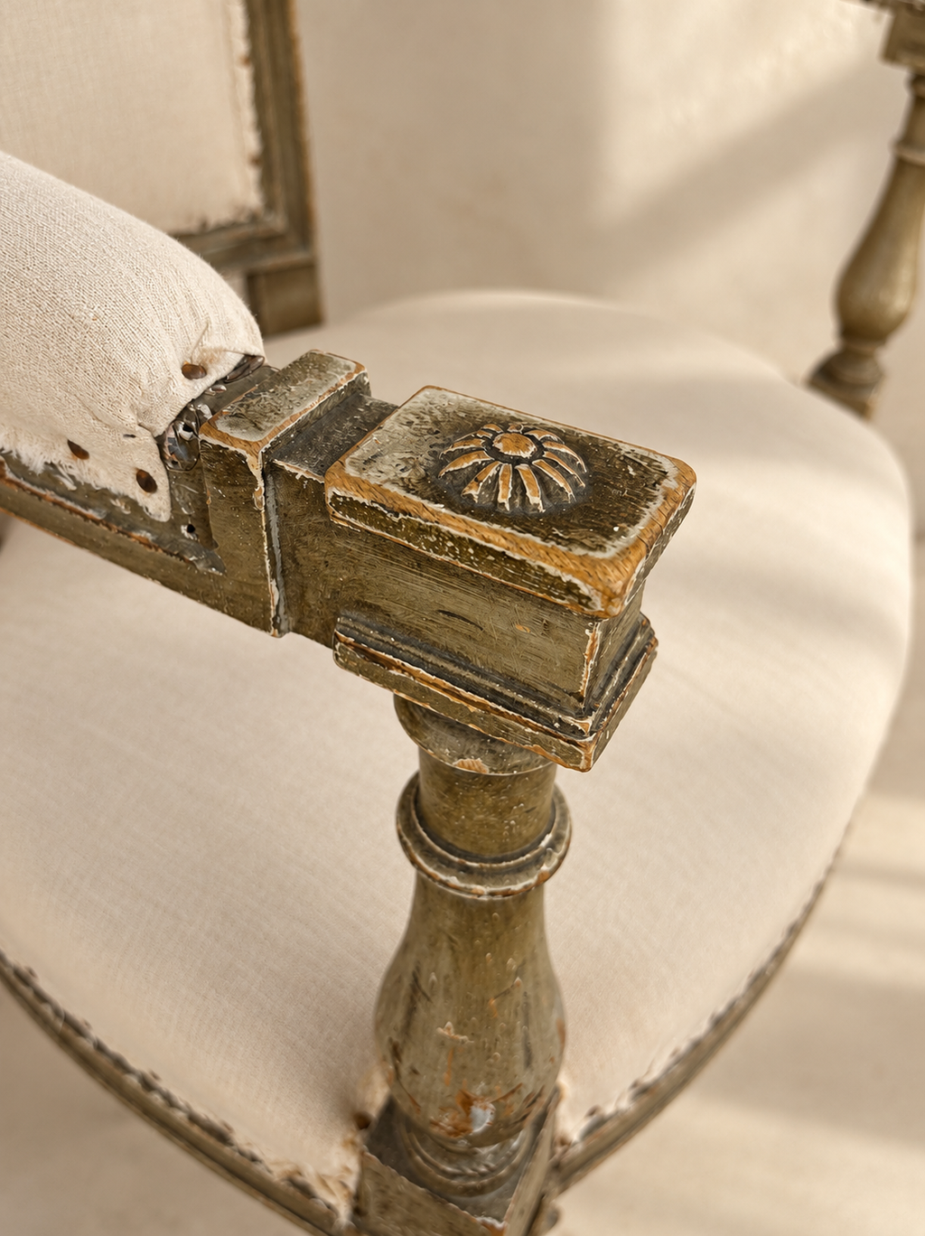 PAIRE DE FAUTEUILS DE STYLE DIRECTOIRE BELGES, XVIIIe SIÈCLE