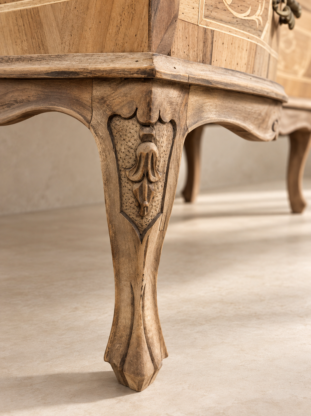 BUREAU DE INSPIRACIÓN LOUIS XV CON MARQUETERÍA