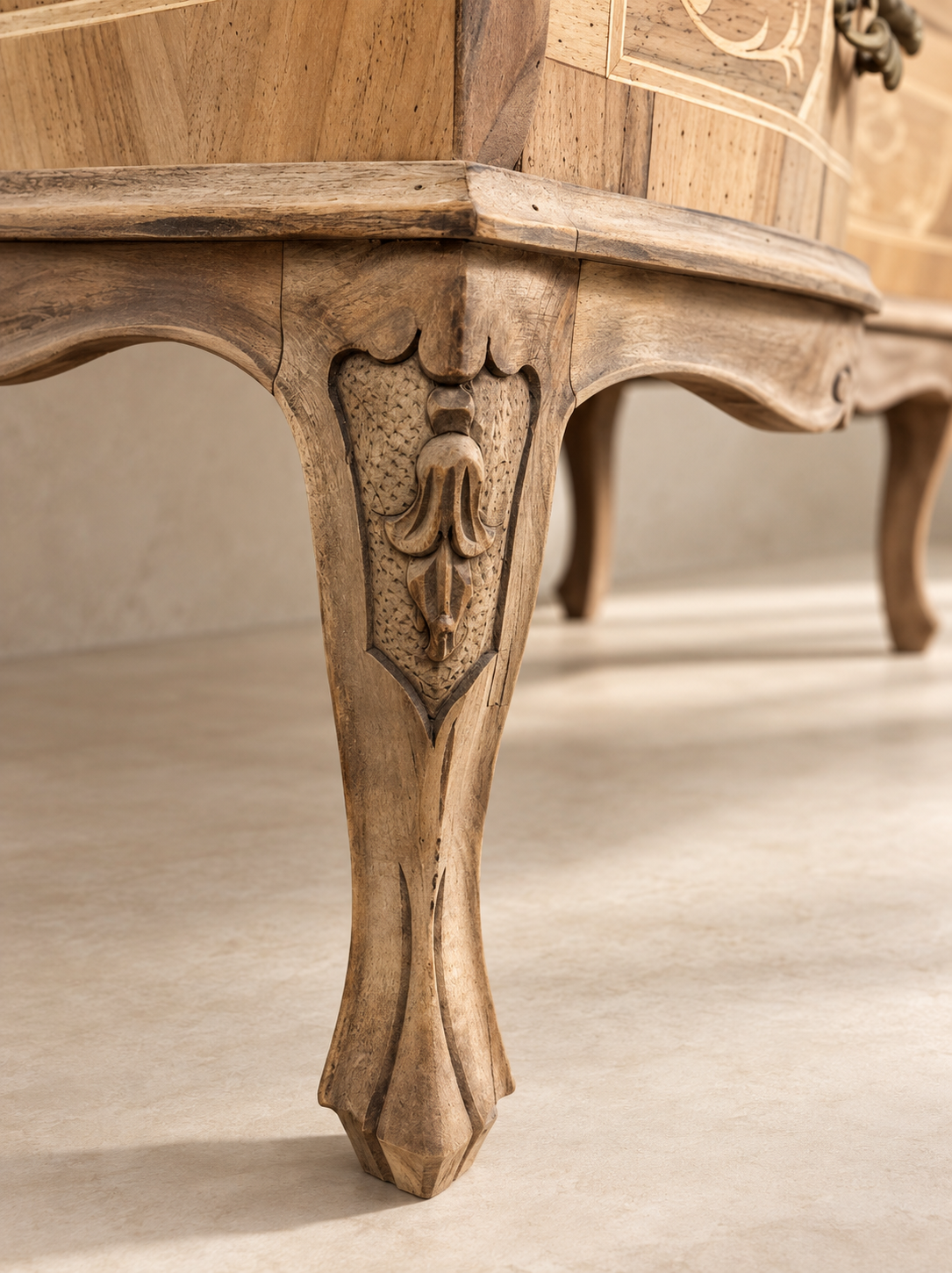 BUREAU DE INSPIRACIÓN LOUIS XV CON MARQUETERÍA
