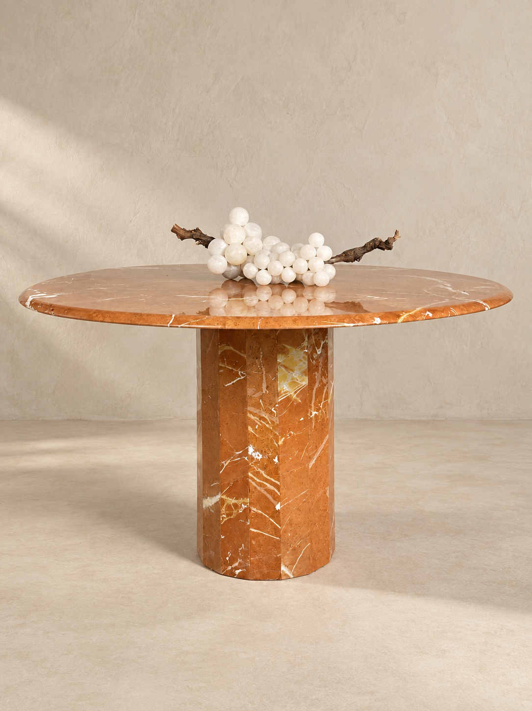 TABLE RONDE ITALIENNE EN MARBRE, ANNÉES 70