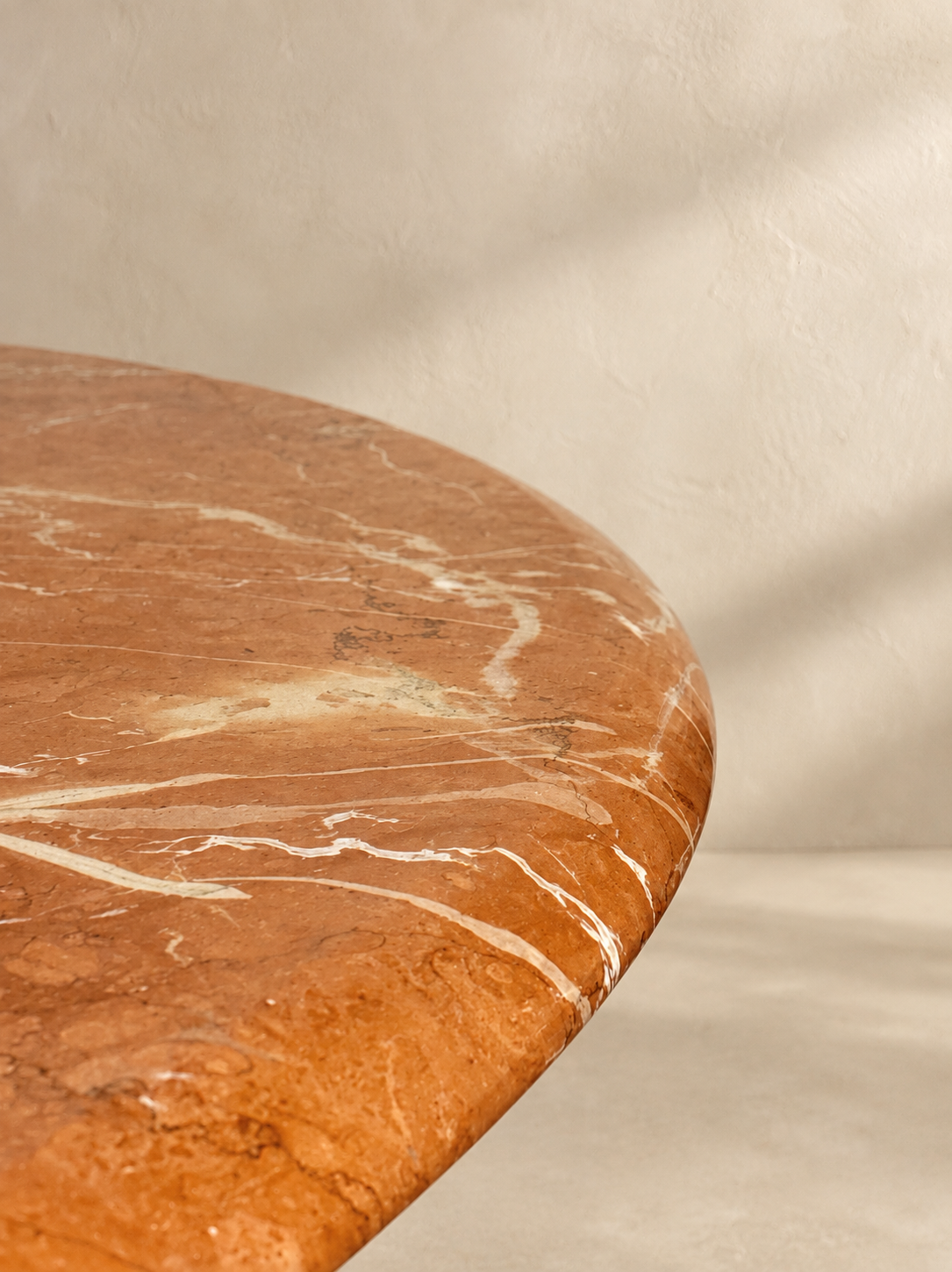 TABLE RONDE ITALIENNE EN MARBRE, ANNÉES 70