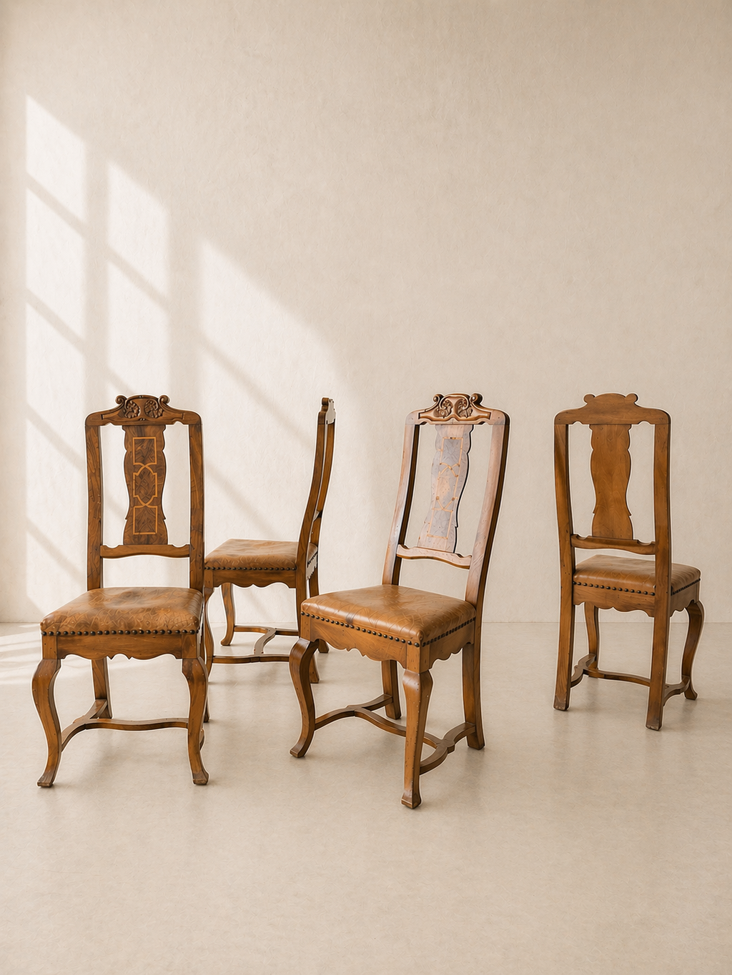 CONJUNTO DE 4 SILLAS DE NOGAL CON MARQUETERÍA C.1800