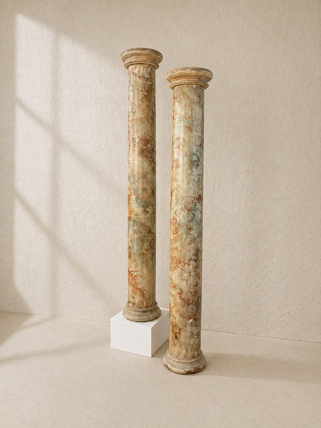 PAREJA DE COLUMNAS TOSCANAS EN MADERA MARMOLEADA S.XVIII