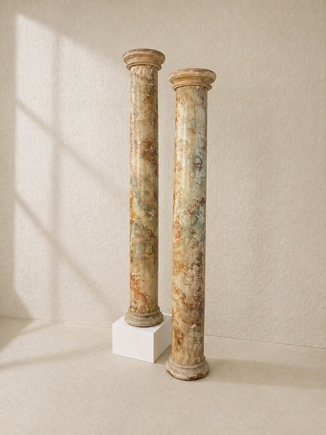 PAREJA DE COLUMNAS TOSCANAS EN MADERA MARMOLEADA S.XVIII