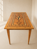 MESA DE MARQUETERÍA CON MOTIVOS GEOMETRICOS C.1900
