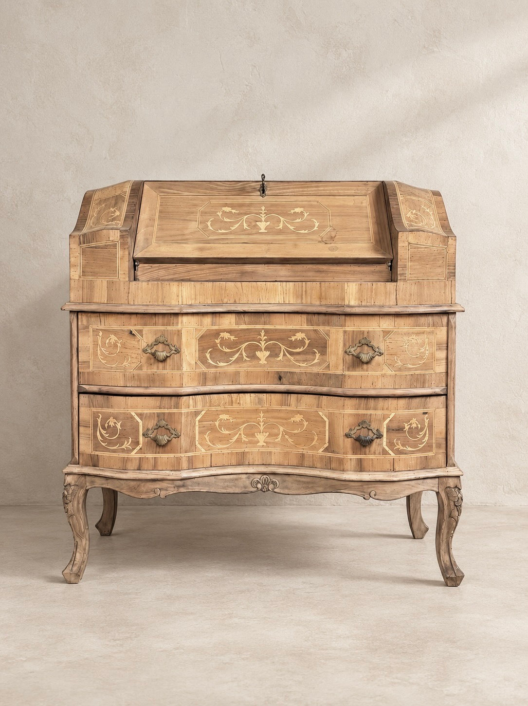 BUREAU D’INSPIRATION LOUIS XV EN MARQUETERIE