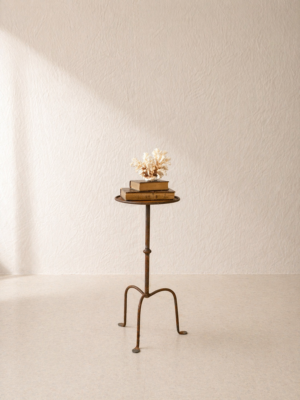 MESA MARTINI ARTESANAL DE HIERRO FORJADO CON PÁTINA