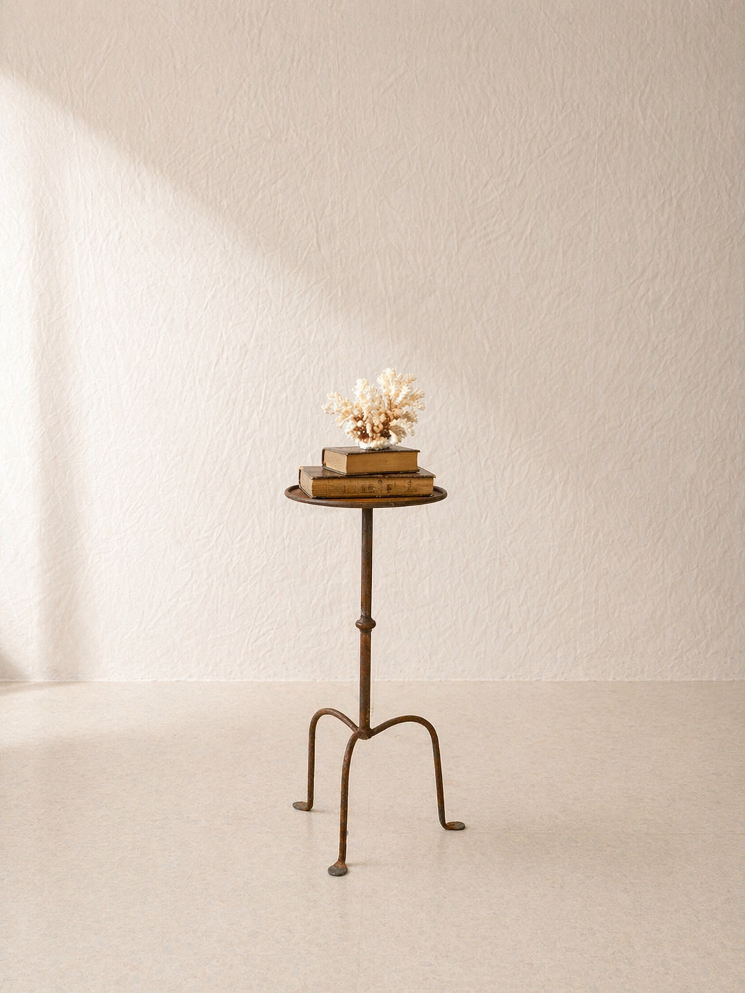 MESA MARTINI ARTESANAL DE HIERRO FORJADO CON PÁTINA