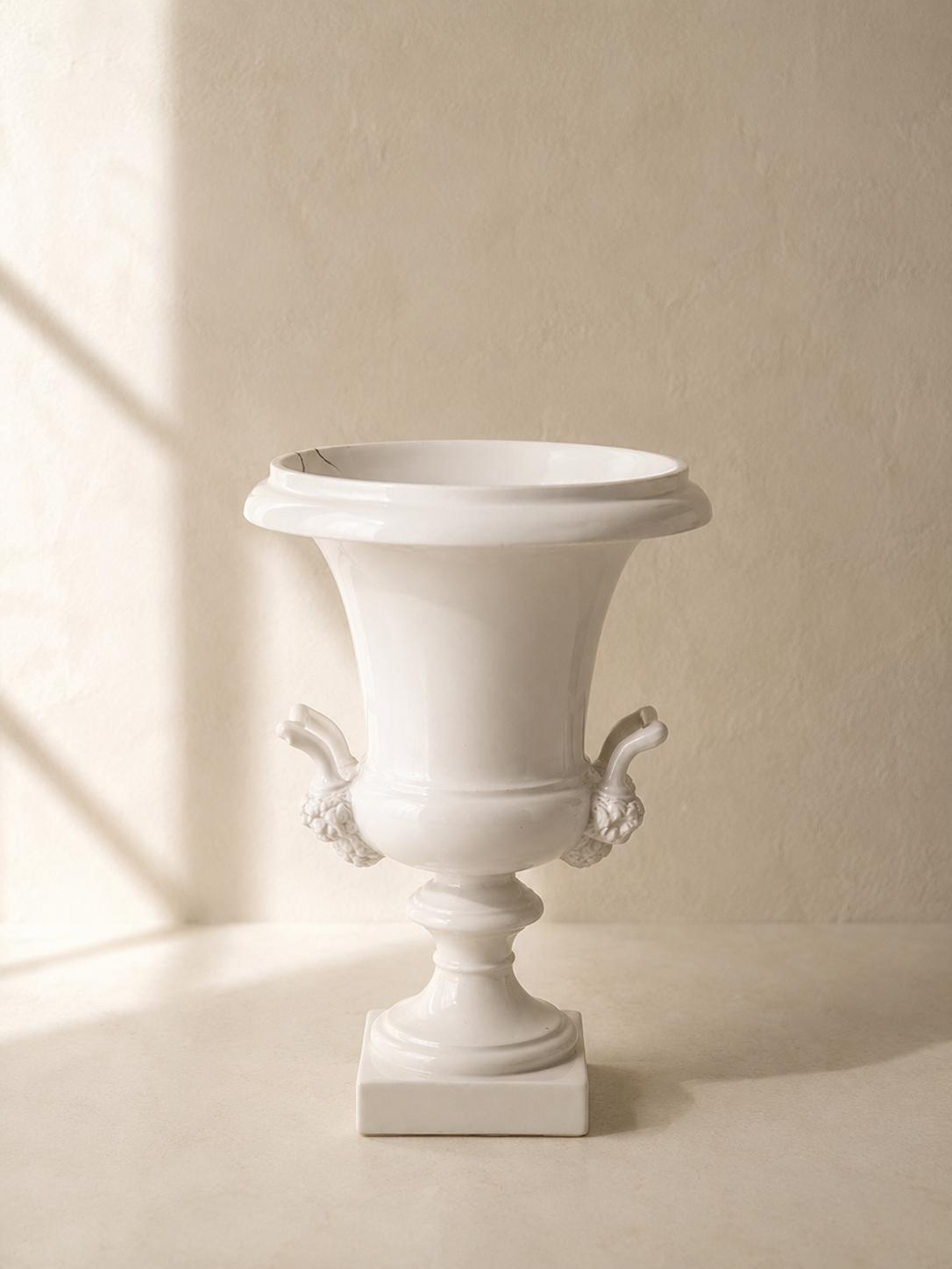 COPA DE ESTILO NEOCLÁSICO EN PORCELANA S.XIX