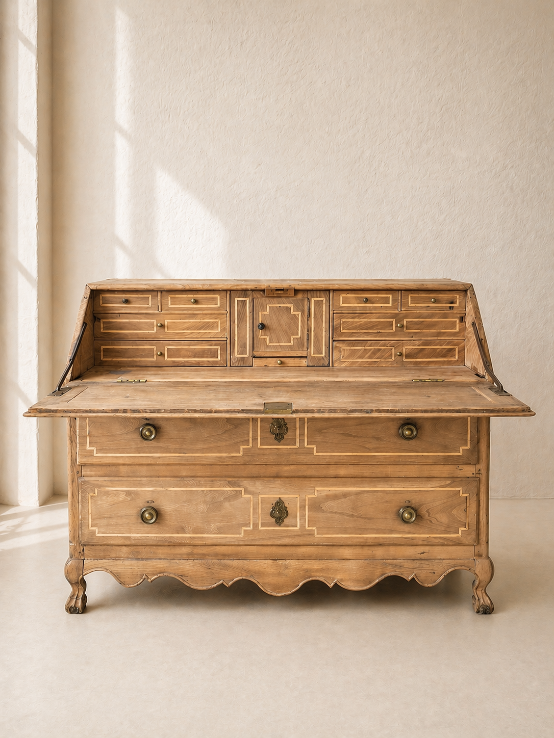 BUREAU FRANCÉS CON MARQUETERÍA S.XVIII