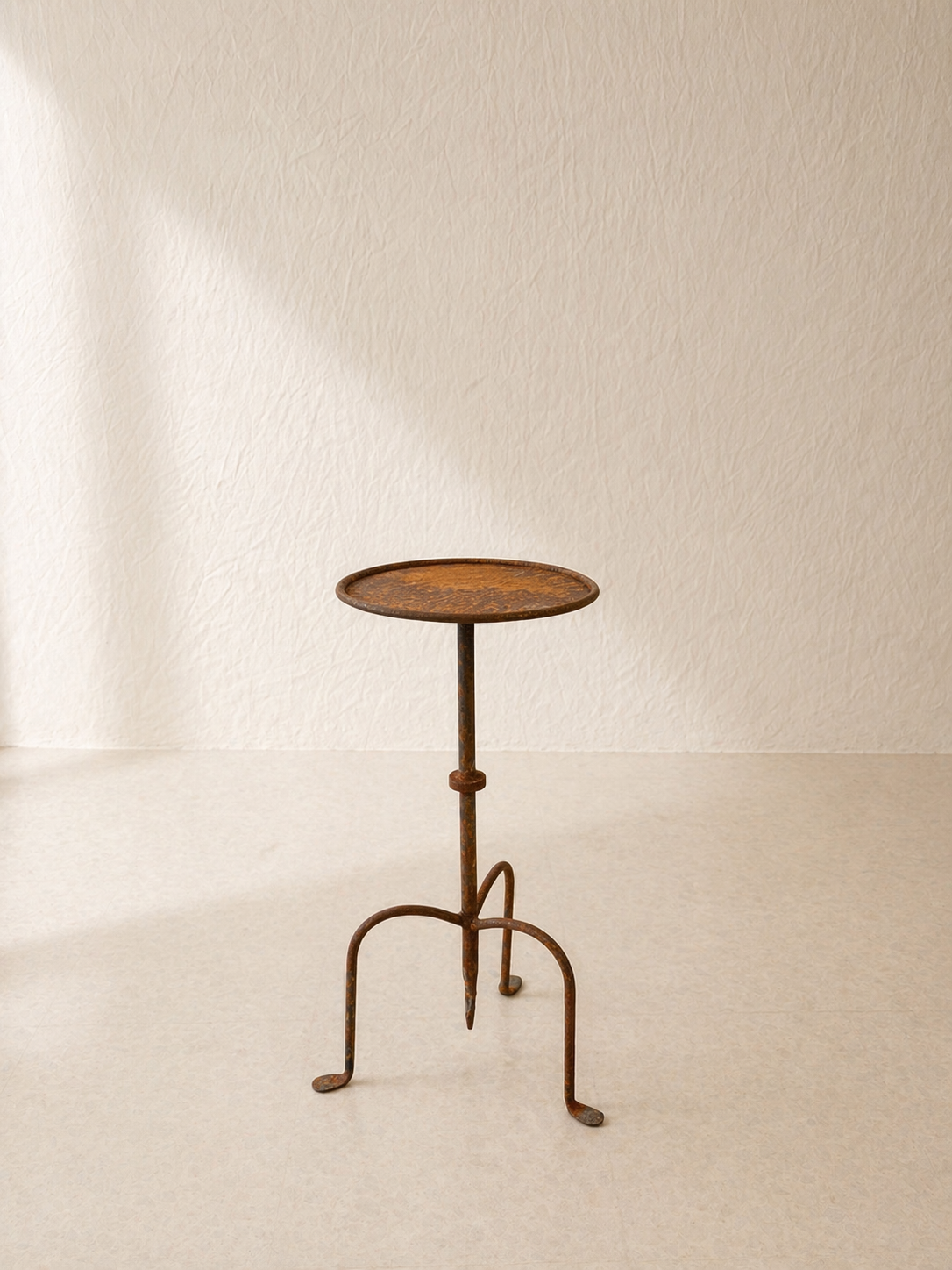 MESA MARTINI ARTESANAL DE HIERRO FORJADO CON PÁTINA