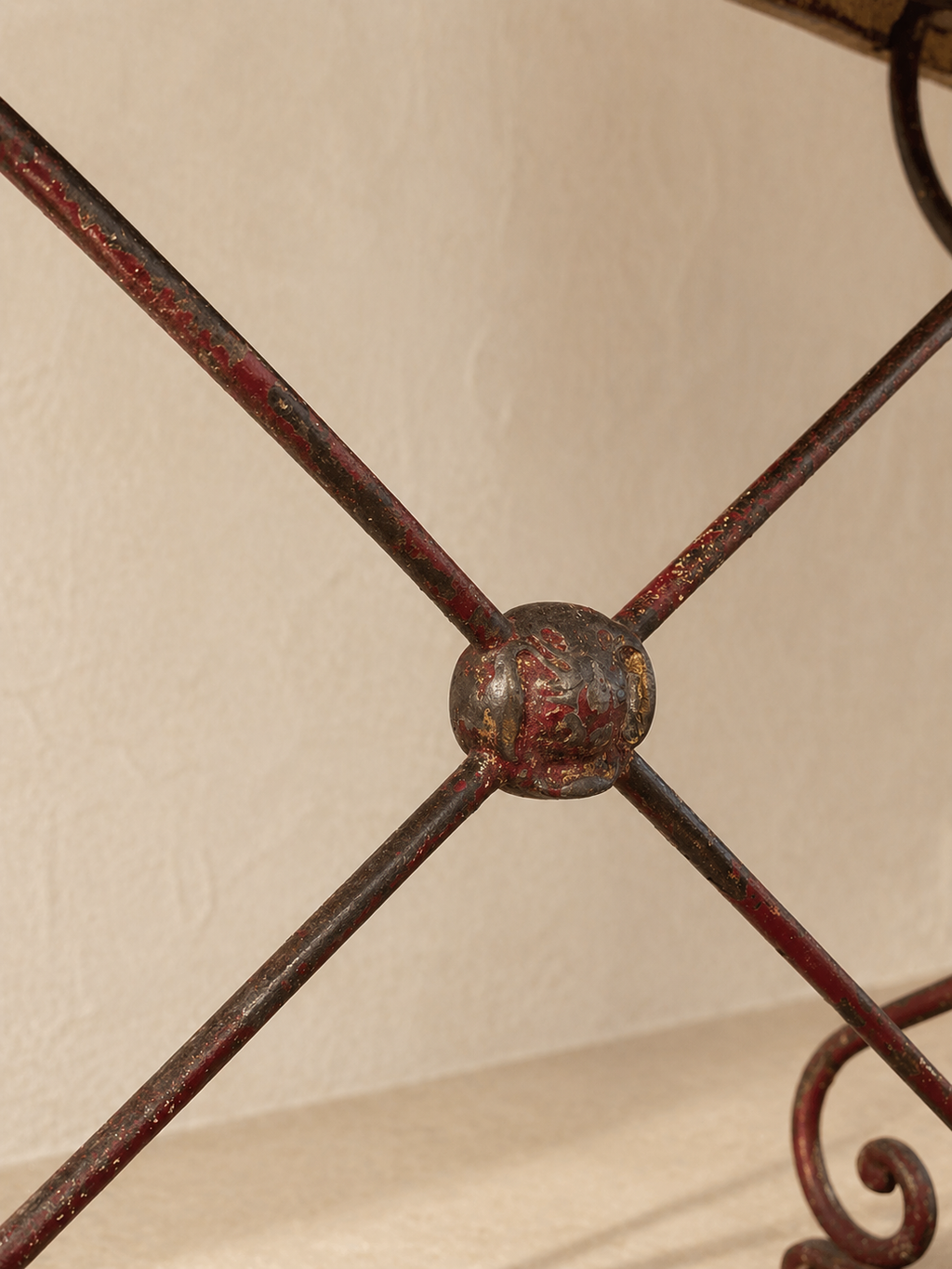 MESA AUXILIAR FRANCESA DE HIERRO Y MÁRMOL S.XIX