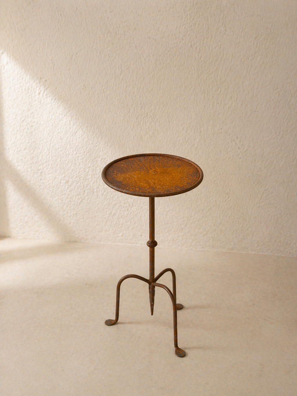 MESA MARTINI ARTESANAL DE HIERRO FORJADO CON PÁTINA