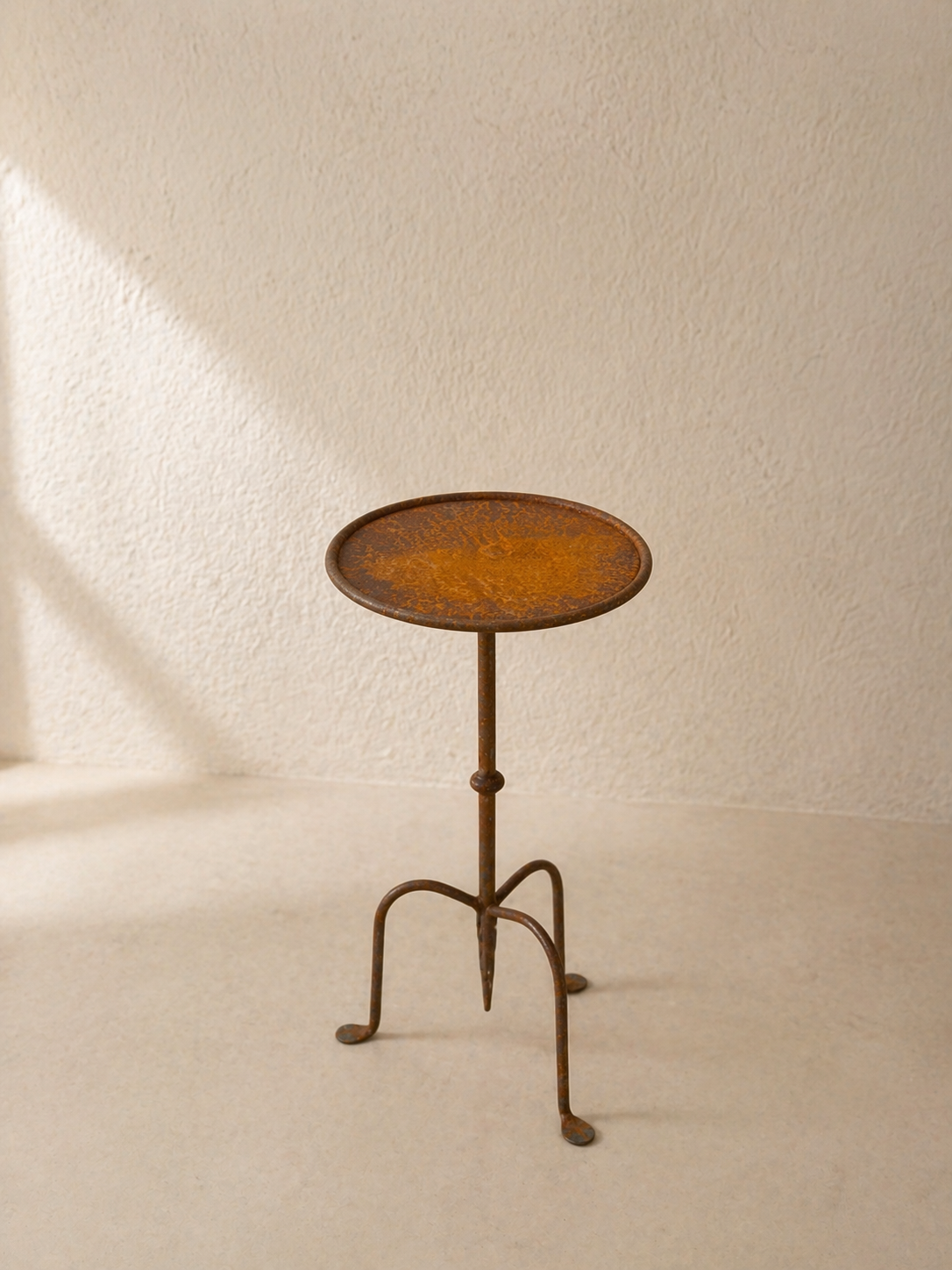 MESA MARTINI ARTESANAL DE HIERRO FORJADO CON PÁTINA