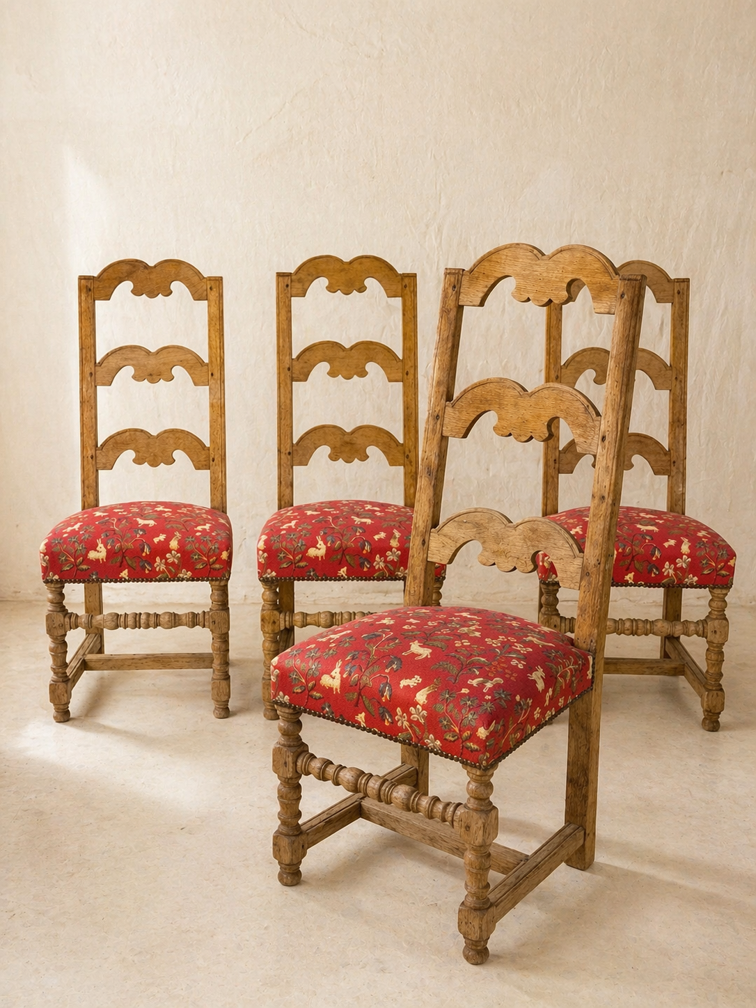 CONJUNTO DE 4 SILLAS FRANCESAS DE ROBLE MACIZO ESTILO LOUIS XIII