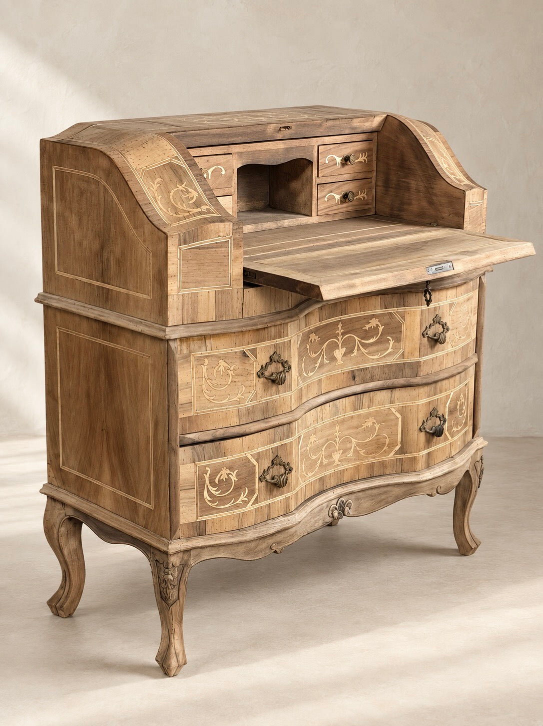 BUREAU DE INSPIRACIÓN LOUIS XV CON MARQUETERÍA
