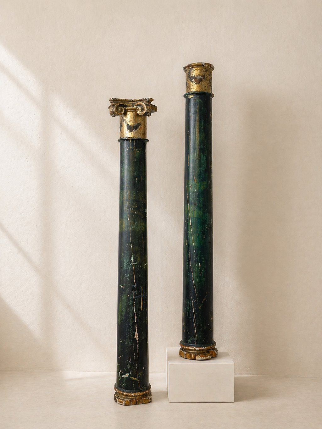 PAREJA DE COLUMNAS POLICROMADAS Y DORADAS S.XVII/XVIII
