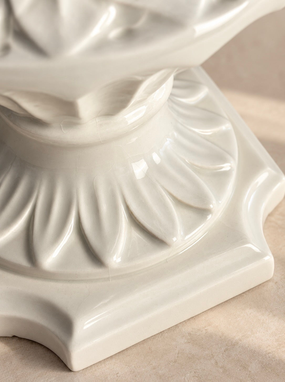 PAIRE DE LAMPES EN ÉPAISSEUR DE VERRE À MOTIFS FLORAUX, ANNÉES 50