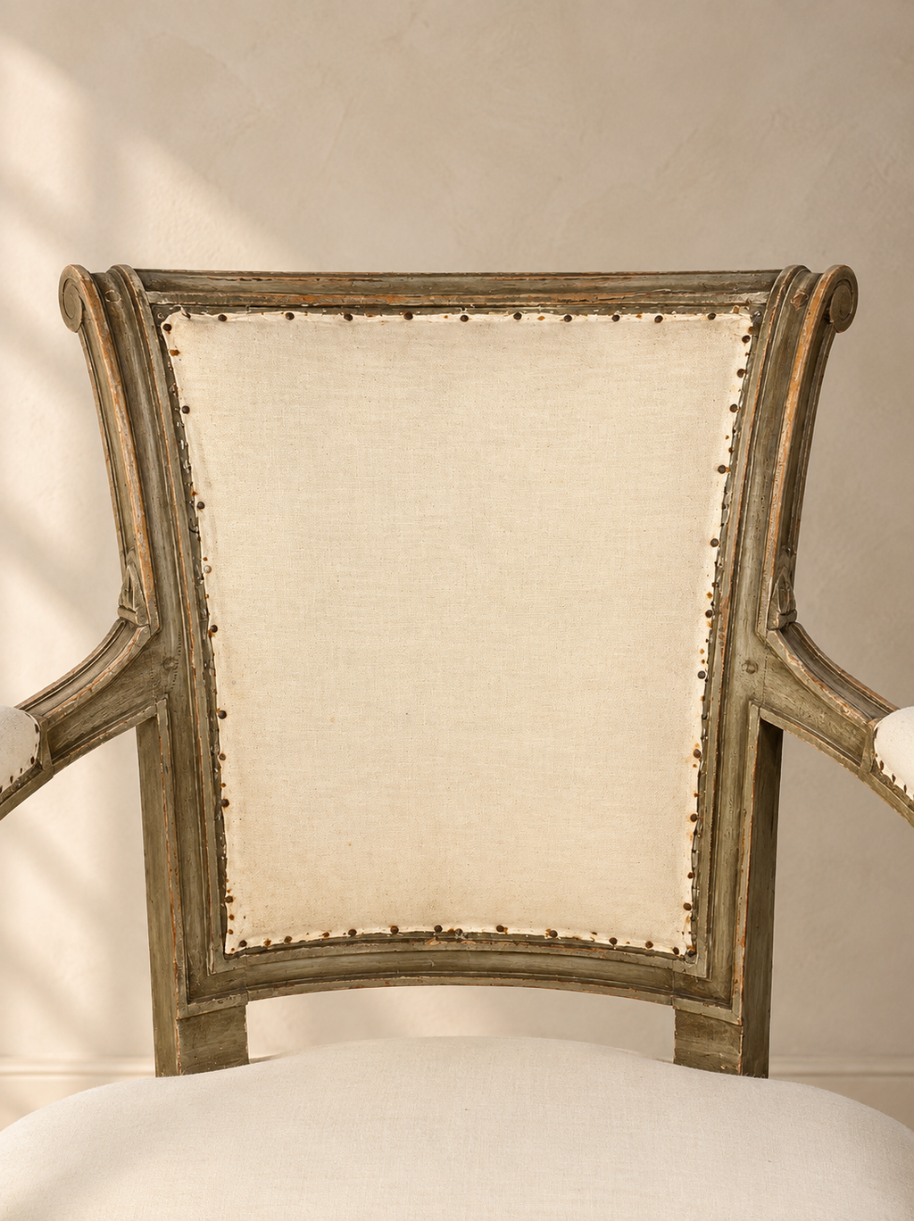 PAIRE DE FAUTEUILS DE STYLE DIRECTOIRE BELGES, XVIIIe SIÈCLE