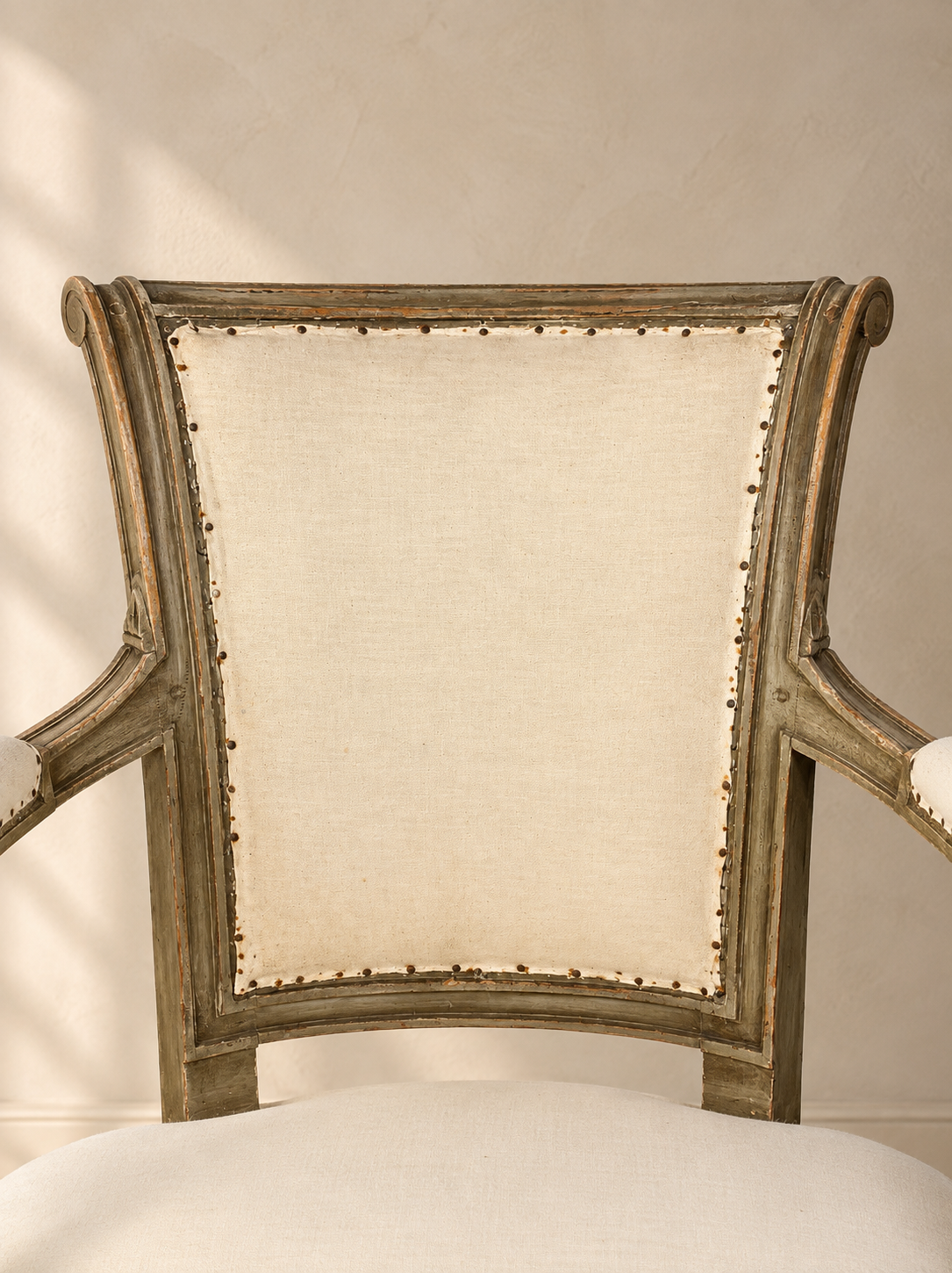 PAIRE DE FAUTEUILS DE STYLE DIRECTOIRE BELGES, XVIIIe SIÈCLE