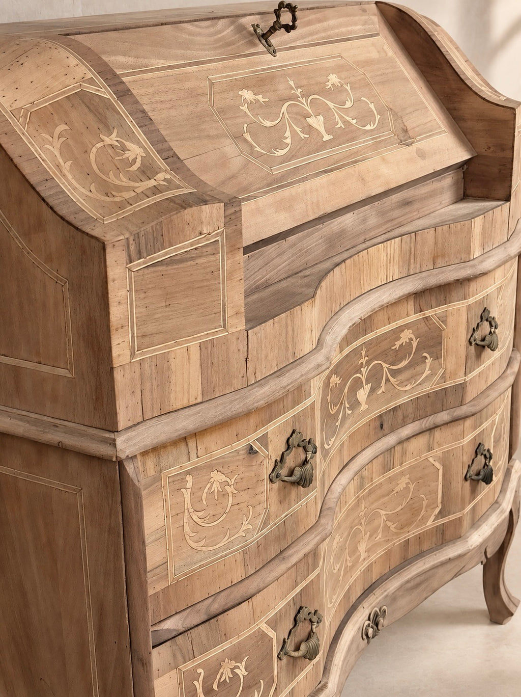 BUREAU DE INSPIRACIÓN LOUIS XV CON MARQUETERÍA