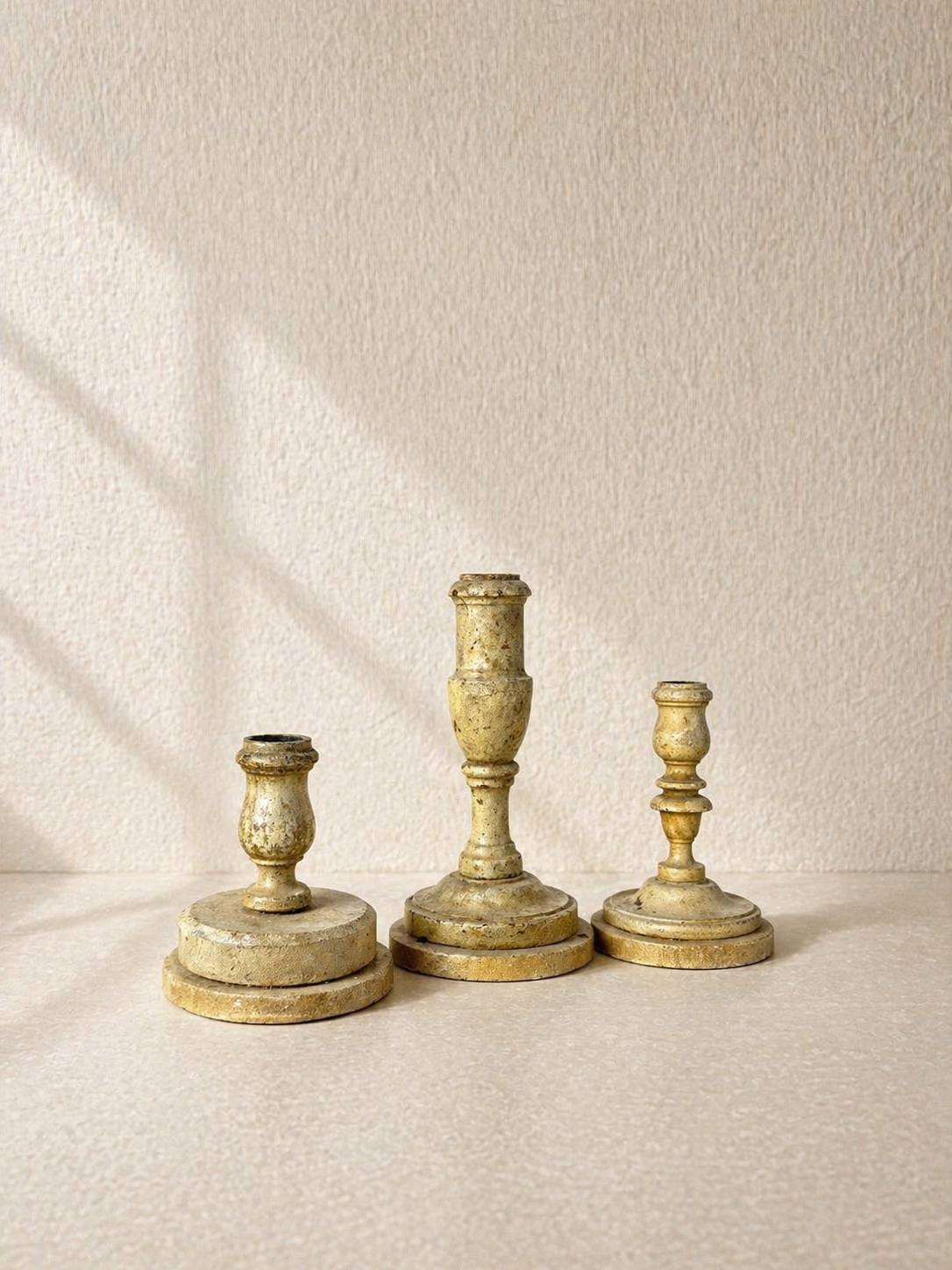 CHANDELIERS PORTUGAIS AVEC PATINE D'ORIGINE XVIIIe SIÈCLE