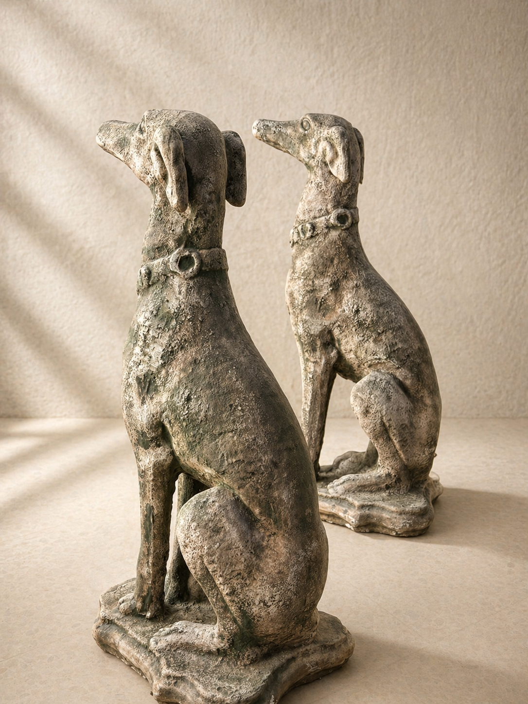 PAREJA DE GALGOS ESCULTÓRICOS