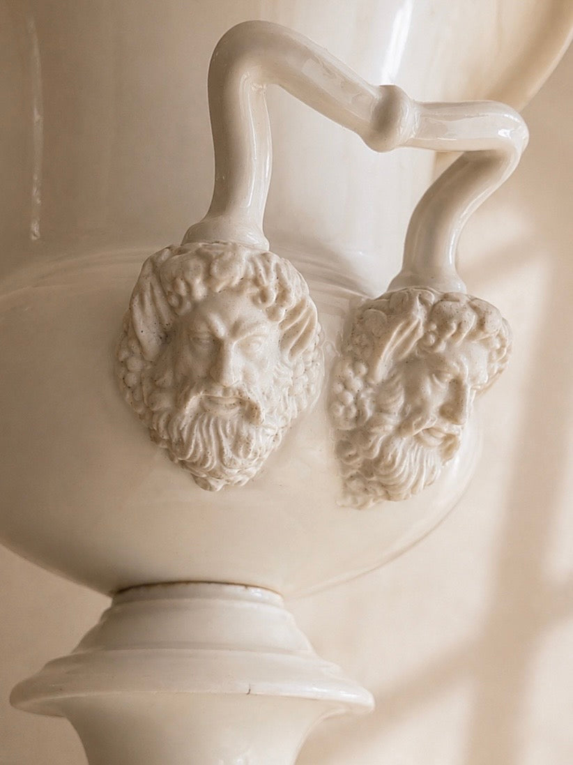 COPA DE ESTILO NEOCLÁSICO EN PORCELANA S.XIX