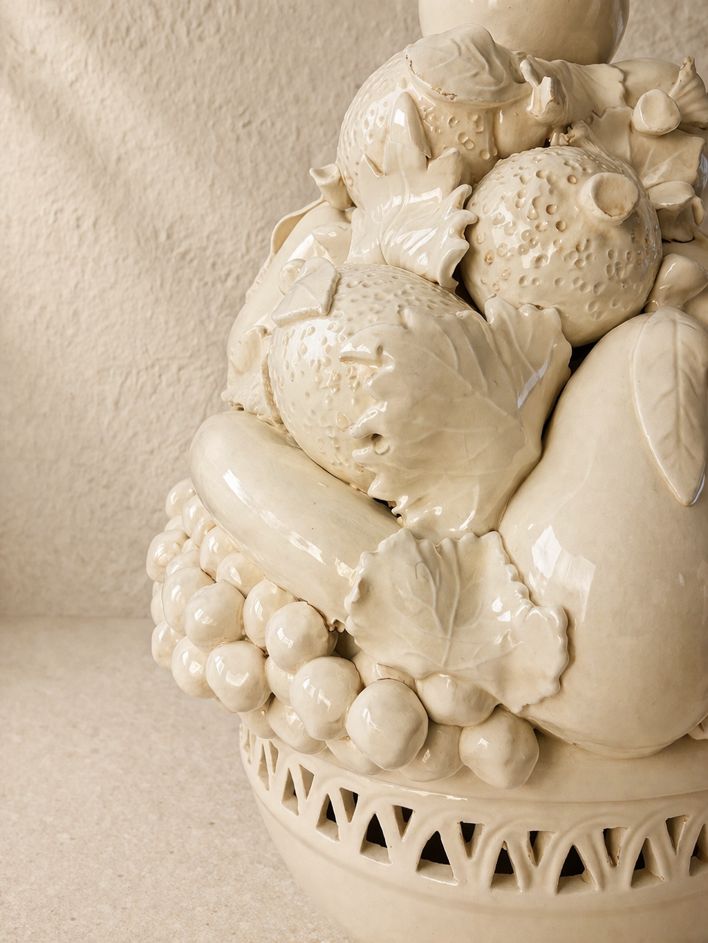 FRUTERO ITALIANO EN PORCELANA BLANCA AÑOS 50