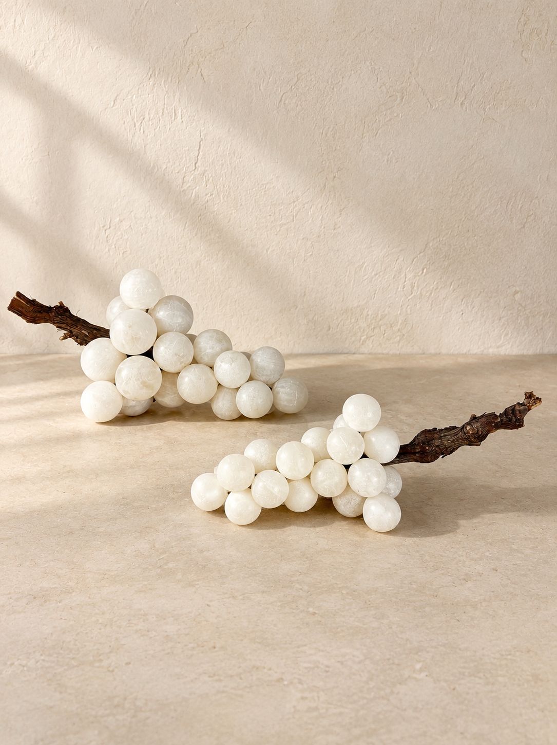 RAISIN SCULPTÉ EN ALBASTRE, MOYEN