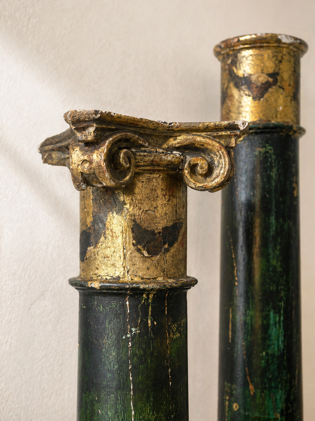 PAREJA DE COLUMNAS POLICROMADAS Y DORADAS S.XVII/XVIII