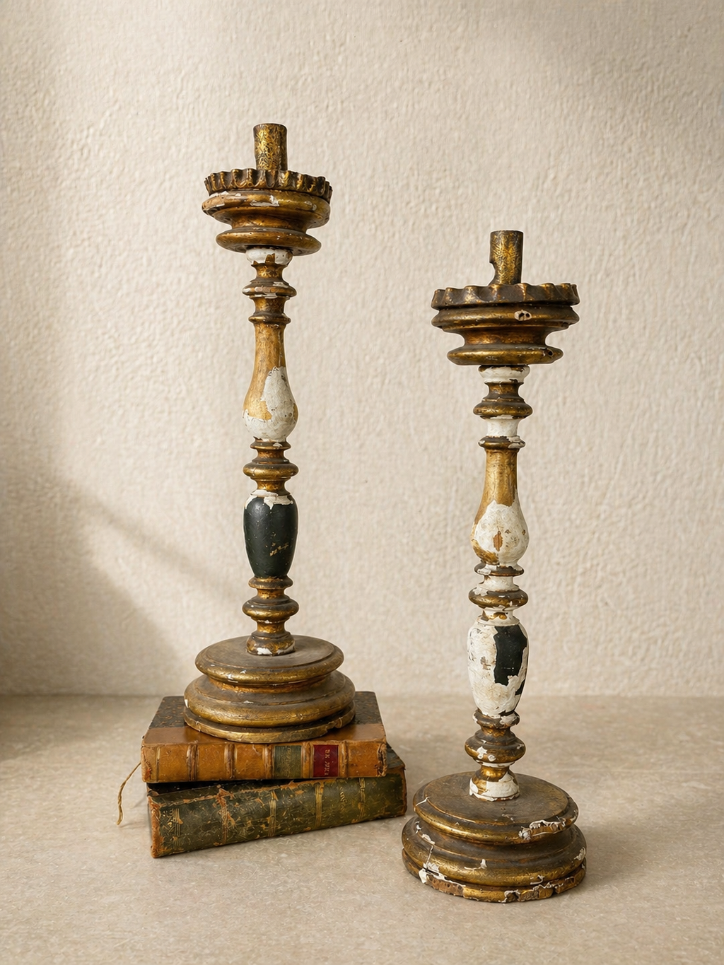 PAREJA DE CANDELEROS FRANCESES S.XVIII