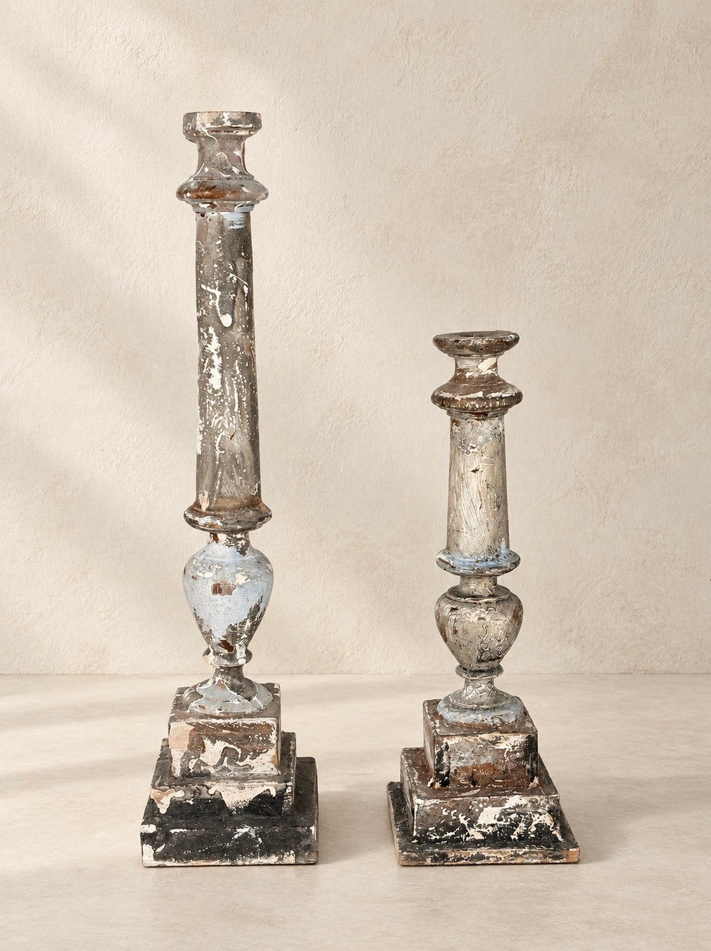 PAREJA DE ELEMENTOS DE MADERA POLICROMADA CON COLUMNA ABALAUSTRADA S.XIX