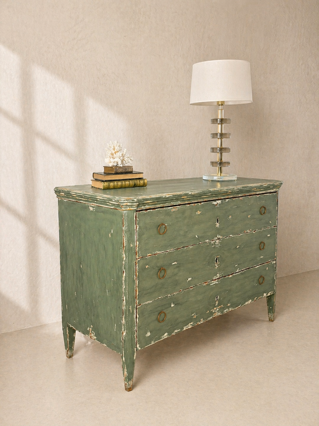 CÓMODA FRANCESA CON PÁTINA VERDE OLIVA