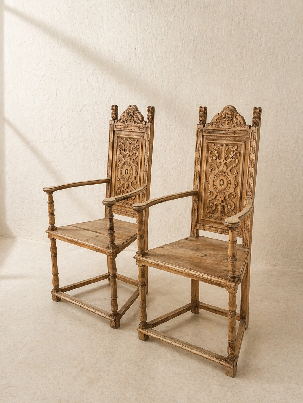 PAREJA DE SILLAS CAQUETOIRE FRANCESAS DE NOGAL S.XIX