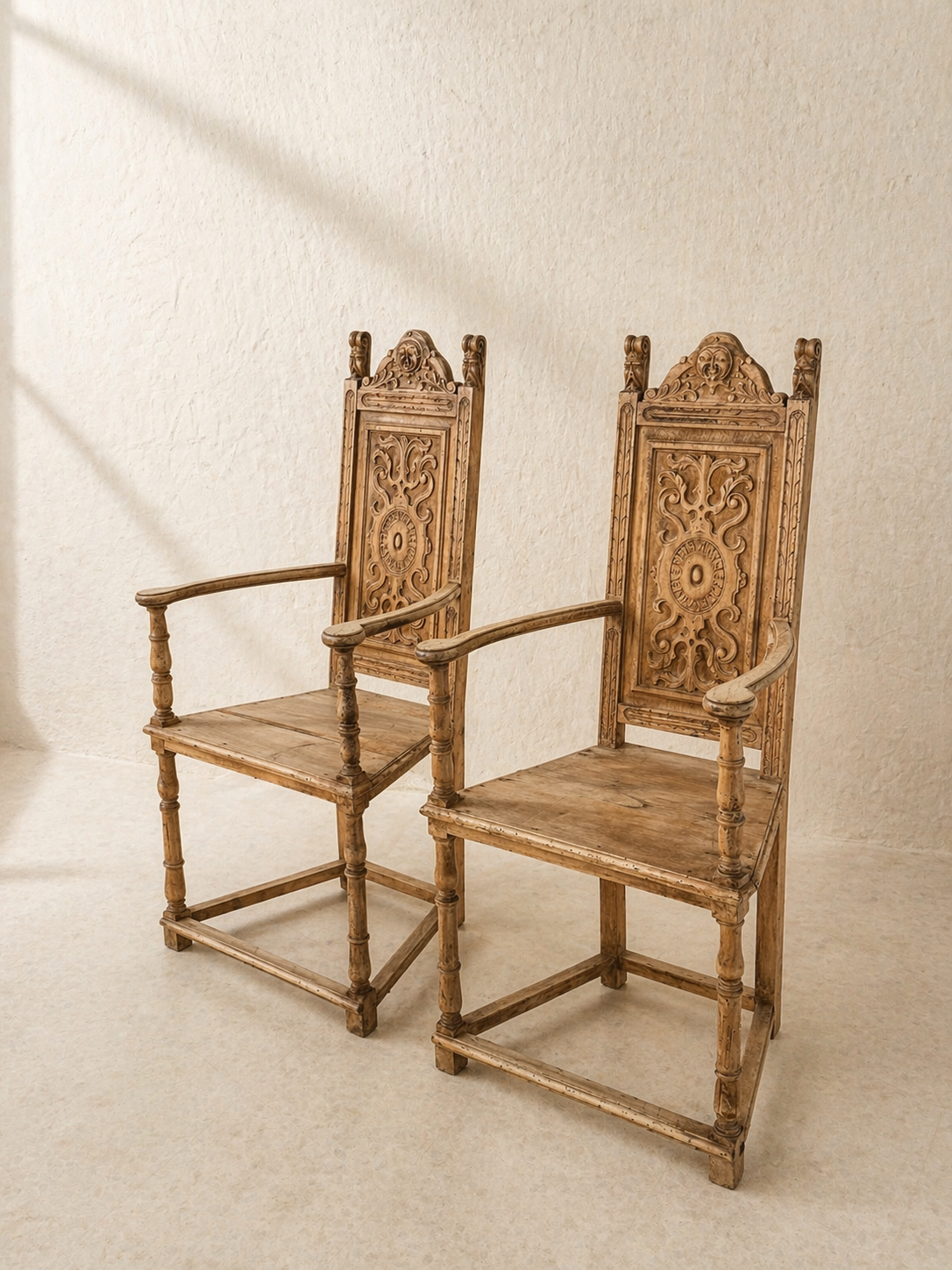 PAREJA DE SILLAS CAQUETOIRE FRANCESAS DE NOGAL S.XIX