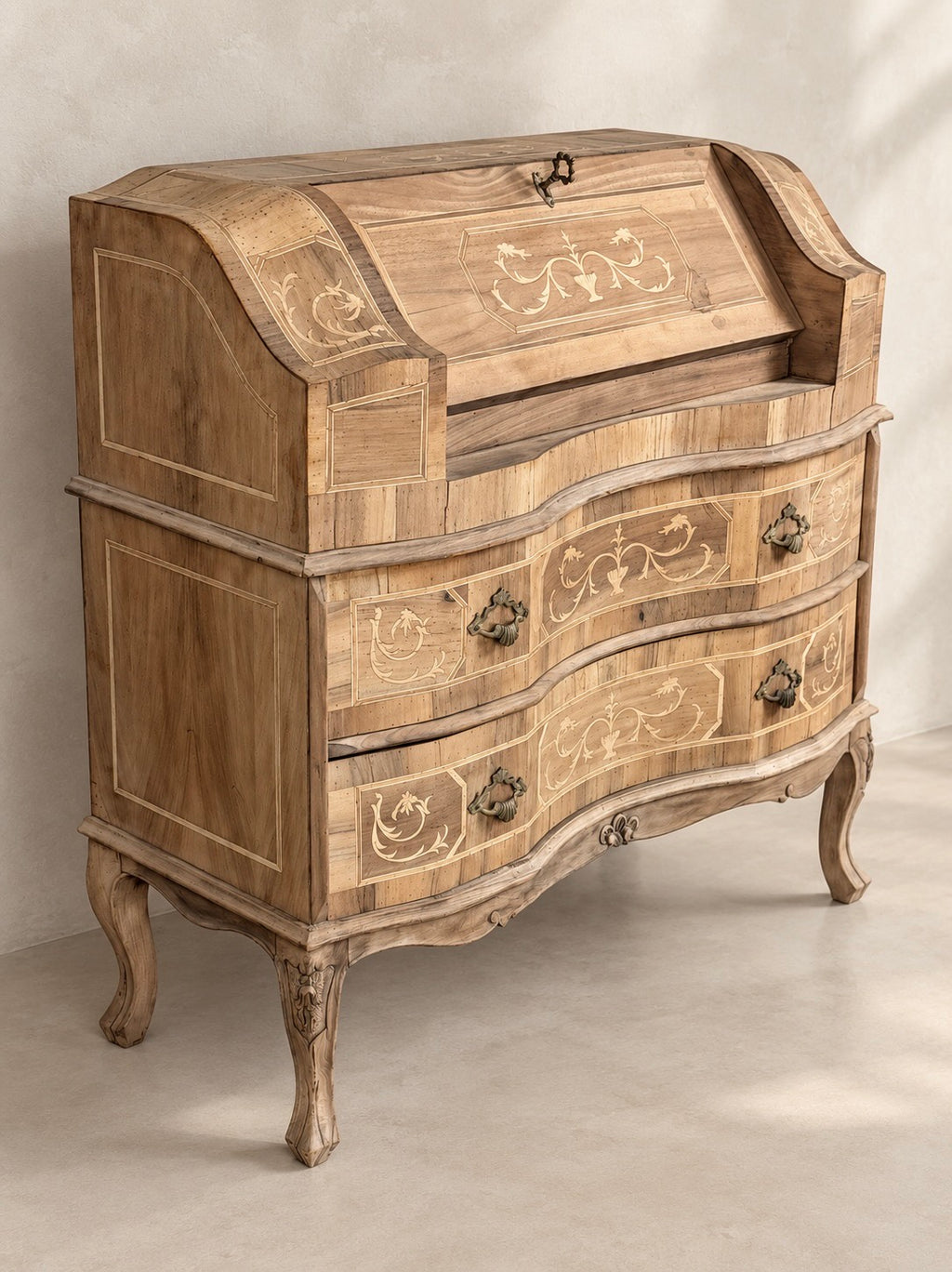 BUREAU DE INSPIRACIÓN LOUIS XV CON MARQUETERÍA