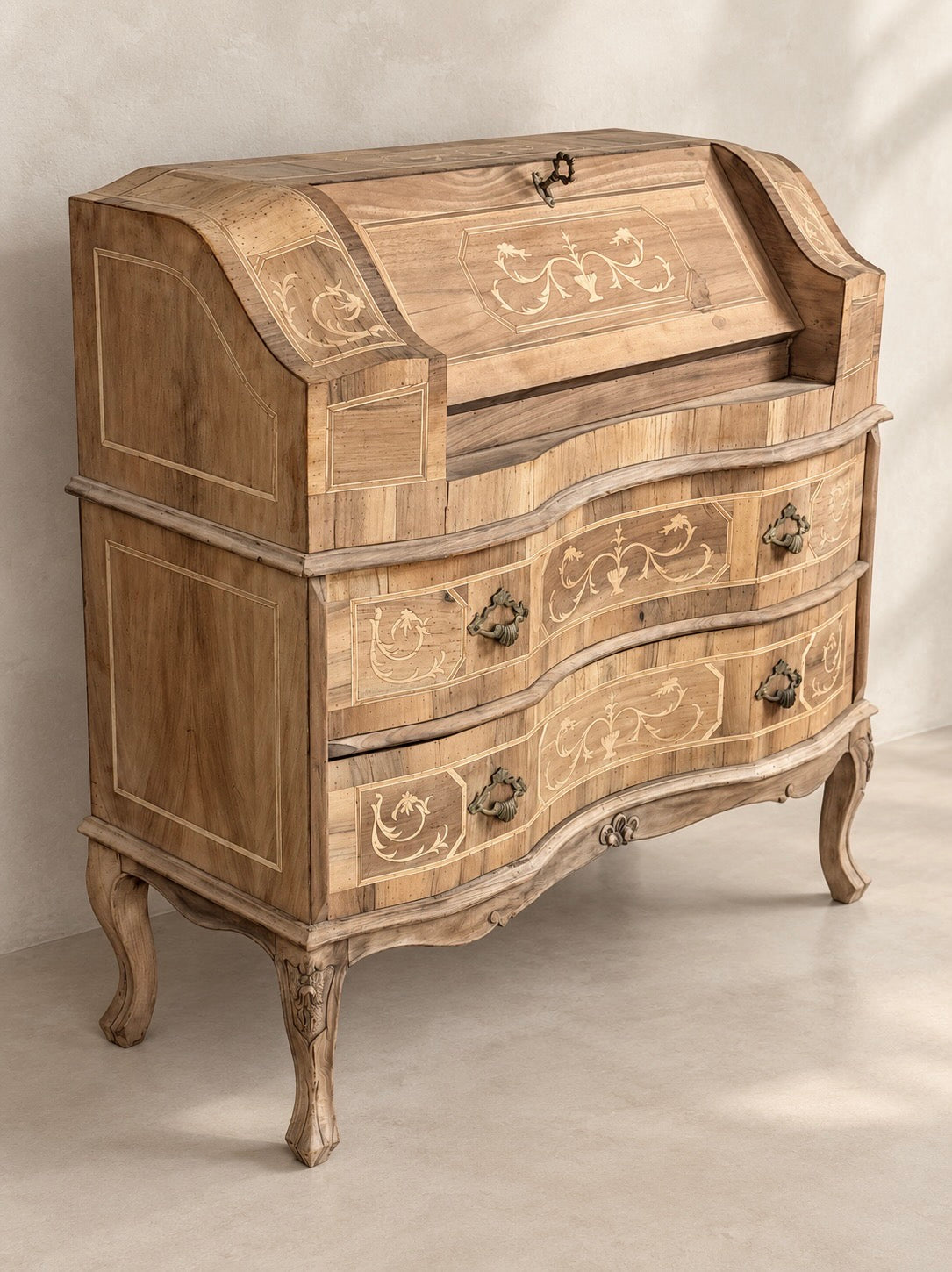 BUREAU D’INSPIRATION LOUIS XV EN MARQUETERIE