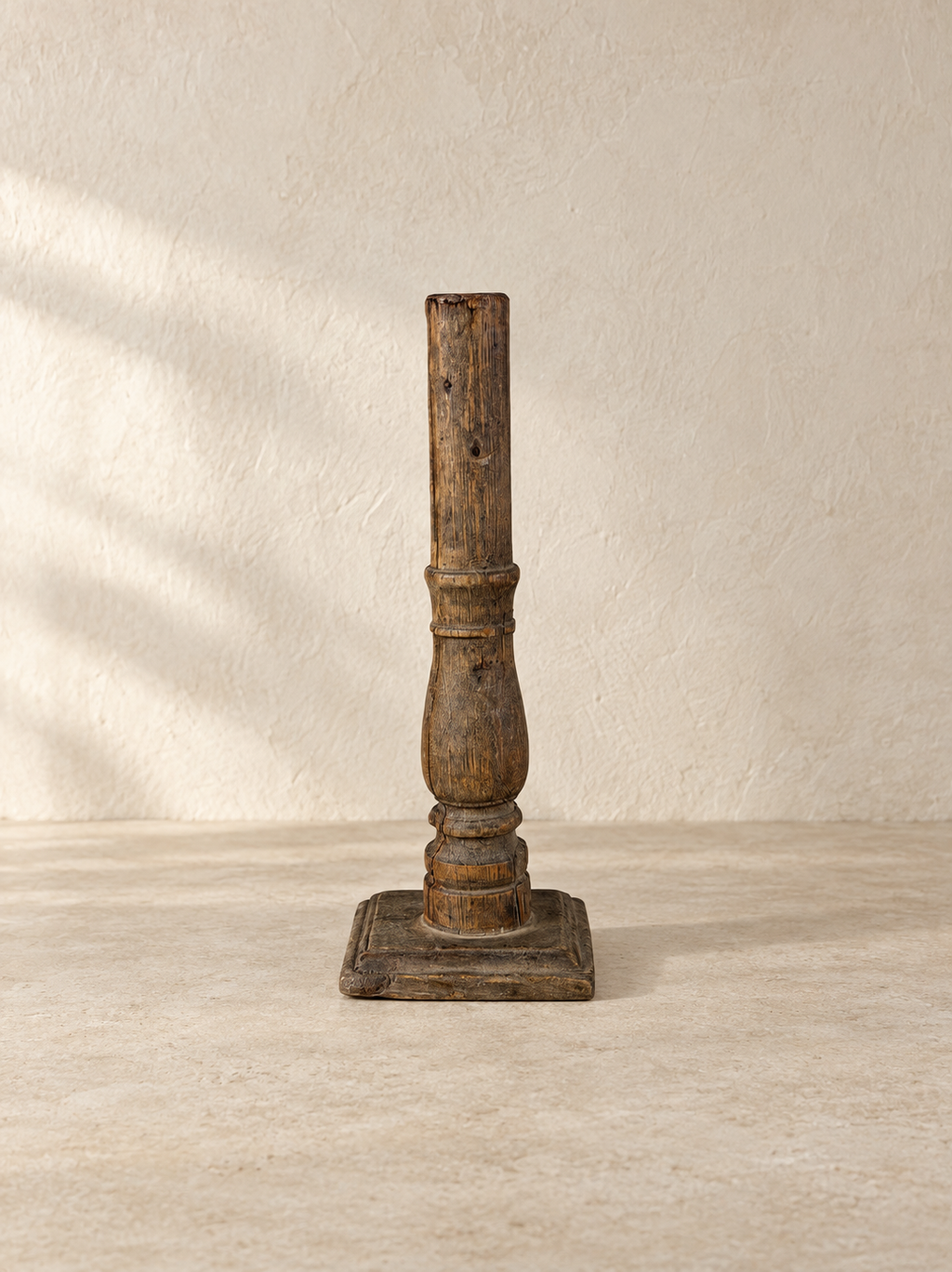 CANDELERO INDIO EN MADERA RECUPERADA S.XIX. V-3