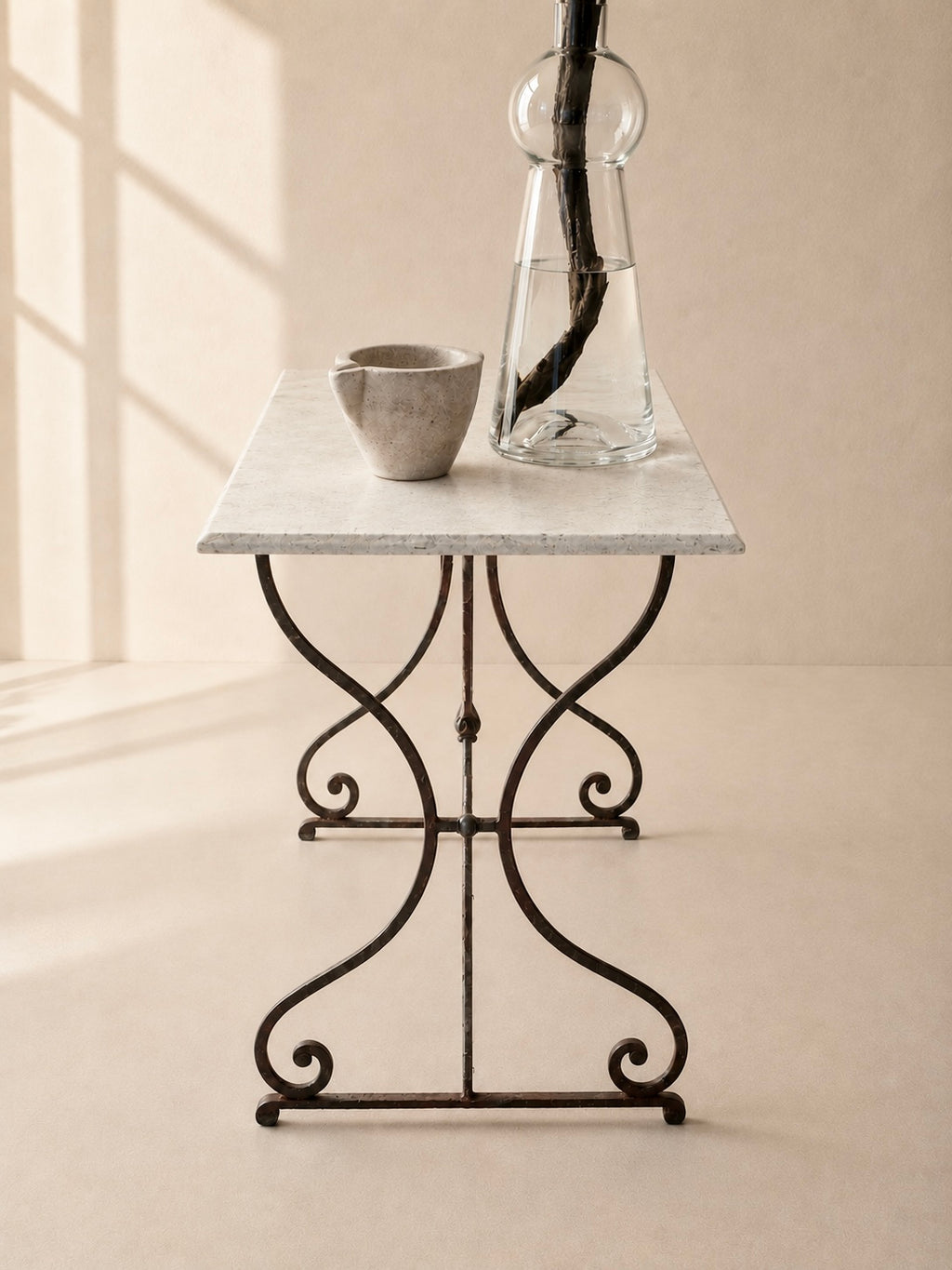 MESA AUXILIAR FRANCESA DE HIERRO Y MÁRMOL S.XIX