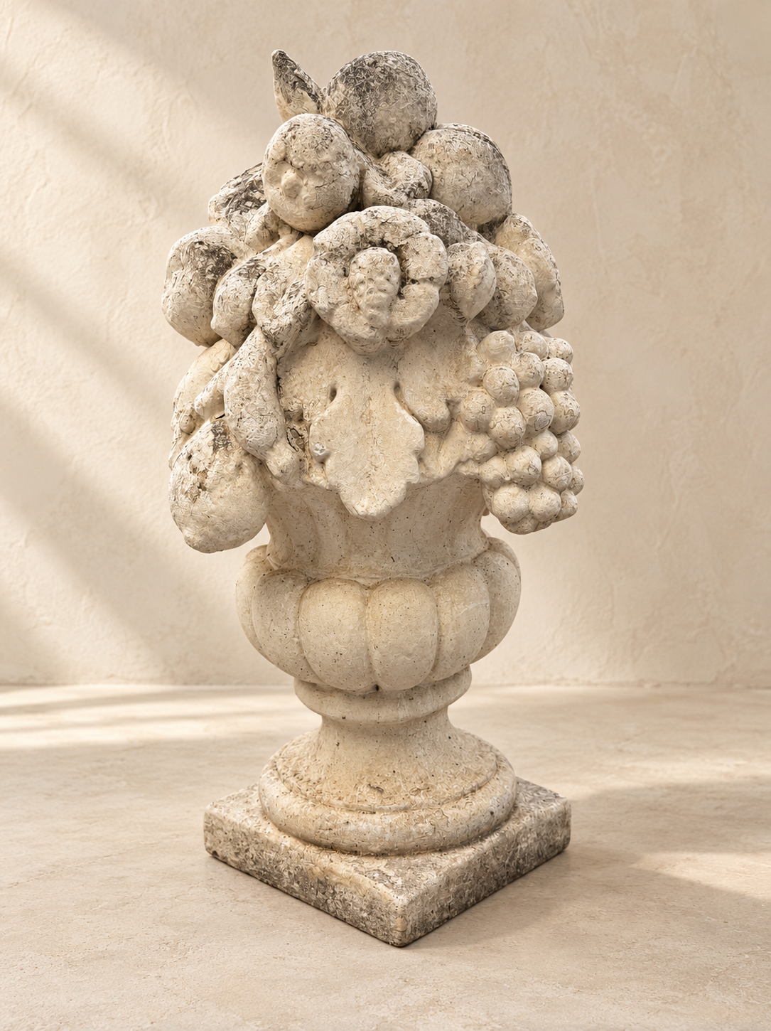 PAIR OF ORNAMENTAL FRENCH FRUIT BOWLS. 20TH CENTURY