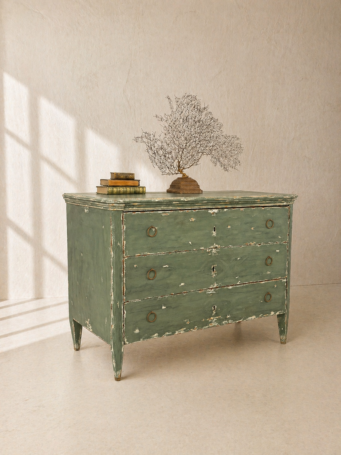 CÓMODA FRANCESA CON PÁTINA VERDE OLIVA