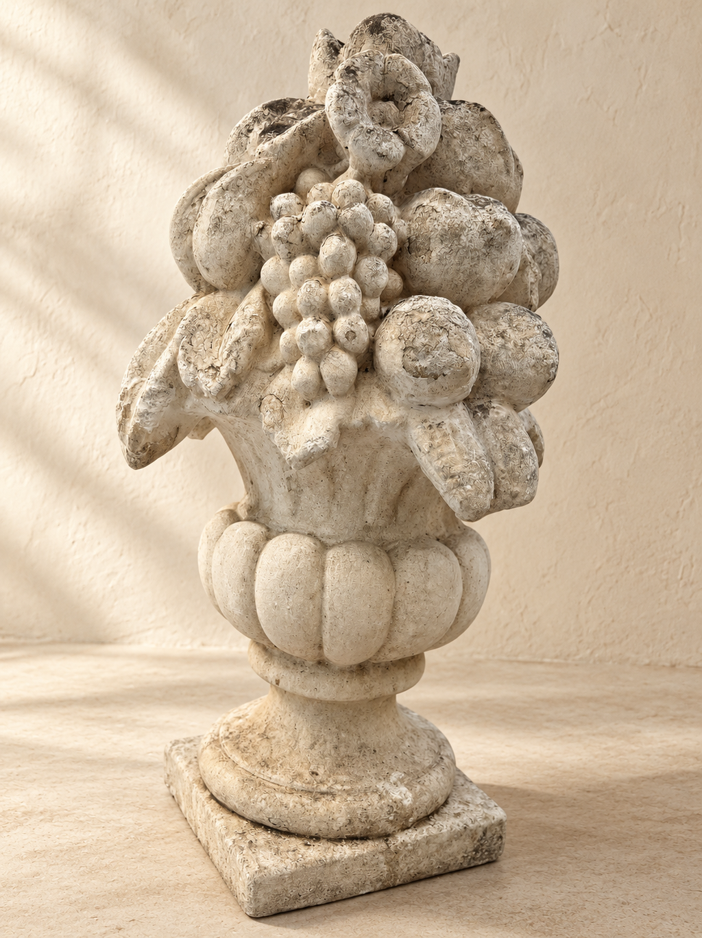 PAIR OF ORNAMENTAL FRENCH FRUIT BOWLS. 20TH CENTURY