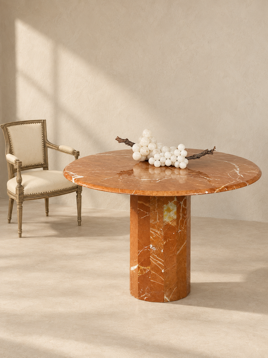 TABLE RONDE ITALIENNE EN MARBRE, ANNÉES 70